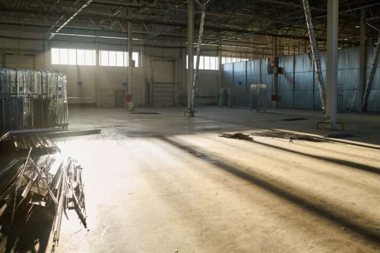 Farby do podłóg betonowych w halach produkcyjnych i magazynach.