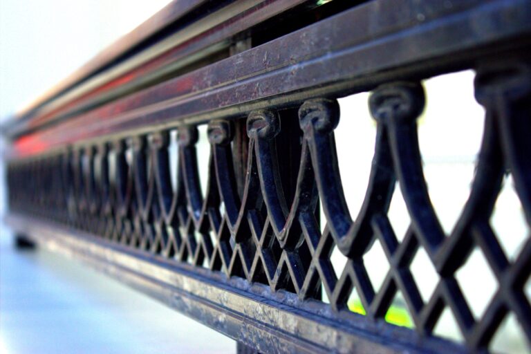 Renowacja balustrad i barierek – przywracanie estetyki i ochrony Renowacja balustrad i barierek – przywracanie estetyki i ochrony